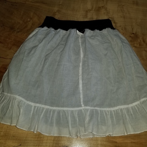 Knee length eyelet skirt - Picture 5 of 6